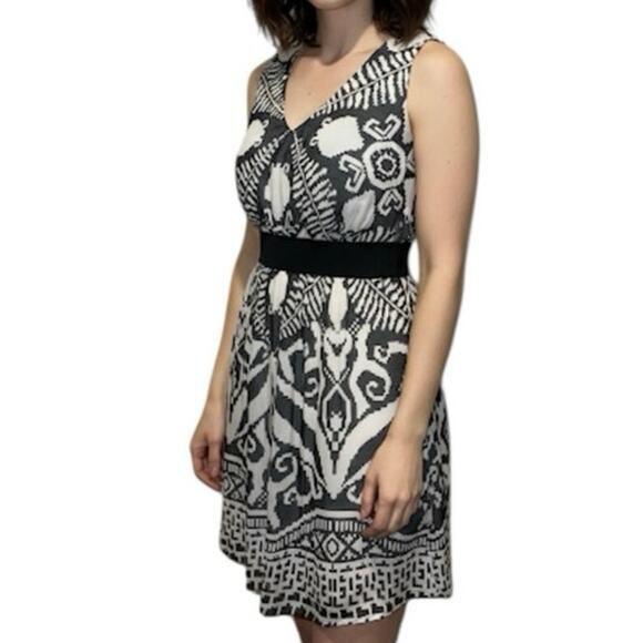 Milly of New York Bold Black White Geometric Cross Back V-Neck Dress Size 2 - Picture 4 of 16